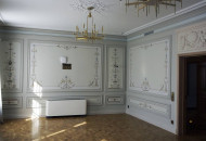 tag Alfrey painting and stucco molding in the living room title Architectural mirrors with alfrey painting, desu de port, gave the living room a stately elegance Alfrey painting and stucco in the living room