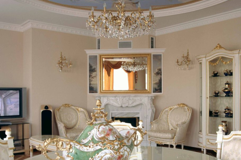 Фрагмент расписанного потолка в квартире Роспись потолков в квартире