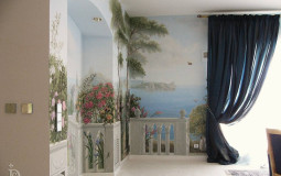 Стены спальни «раздвинули» с помощью дозорной росписи, синий цвет внес в  интерьер прохладу Спальня с объемной дозорной росписью