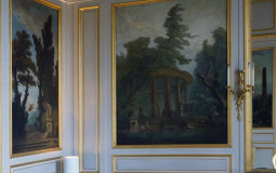 Fragmented wall painting is a hallmark of the Renaissance and gives the room a status look Wall painting in the French living room interior
