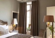 The bedroom, despite its small size, looks harmonious thanks to the classic decor details Bedroom in a modern classic style, photo
