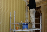 Общий колорит комнаты золотистый, что задает цвет и тон росписи Выполнение росписи в гостевой комнате