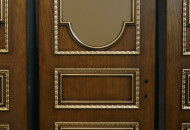 Finishing the door leaf with gilding