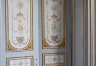 Роспись дверей в гостиной в технике французского гротеска Роспись дверей в классическом интерьере загородно дома