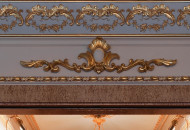Вызолоченный лепной элемент над дверным проемом Позолота портала из гипсовой лепнины