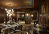 The ceiling is decorated with painting and the direction of the chandelier light in such a way that it does not seem low and does not press on the interior Lamps and ceiling decoration of the living room in Moroccan style