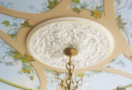 Роспись потолков квартире и гипсовой лепниной