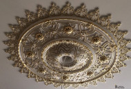 Арабская розетка позолоченная сусальным золотом Сусальное золочение розетки из гипса