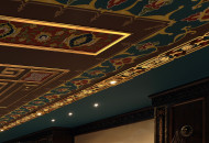 Кессонный потолок центральной гостиной с использованием имитации позолоты Позолота низкого профиля лепнины