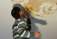 Подготовка врезной розетки к золочению Нанесение лака перед позолотой лепной розетки