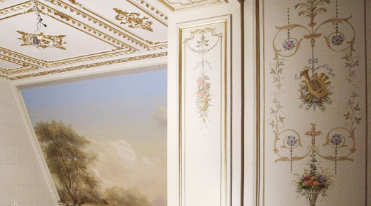 Аккуратный и изысканный гротеск