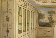 Combining grotesque and illusory composition Painting of the wooden facade of the home library in the Louis XVI style