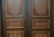 Wooden door leaves with gilding and painting