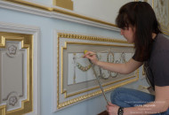 Роспись в классическом интерьере с использованием муштабеля Роспись панели по средством альфрейной росписи