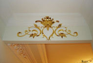 Картуш с сусальным золотом над проемом Сусальная позолота картушка