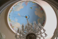 Расписная обманка на потолке