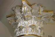 Коринфская капитель с пробликовкой Сусальное золочение гипсовой капители