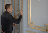 Выправка мелких деталей лепного декора Золочение наличника двери