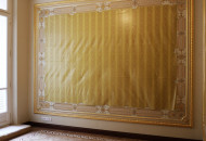 Интерьер малой спальни Позолота гипсового зеркала в спальне