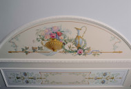 Фрагмент потолка в технике полихромной росписи Роспись потолка с цветами