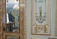 Архитектурное зеркало в барочном стиле вызолоченное лунным золотом Позолота наличников из гипсовой лепнины