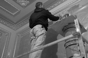 Художник для росписи стен