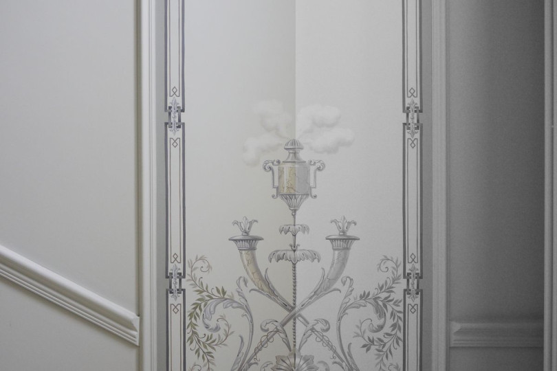 Фрагмент черно-белой росписи стены Черно-белая роспись стен