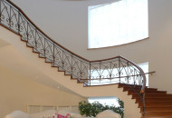 The hall is decorated with illusory painting, which has become the basic decorative element of the interior Hall decoration with illusory painting