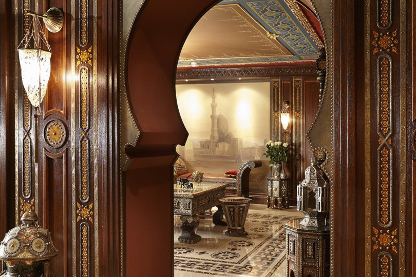 Аркообразный проем декорированный в восточном стиле