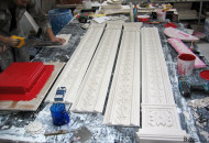 производство гипсовой лепнины в мастерской