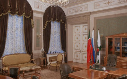 Кабинет в историческом здании с классическим декором