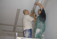 Competent installation of stucco molding on the ceiling is carried out by experienced specialists. installation of stucco on the ceiling