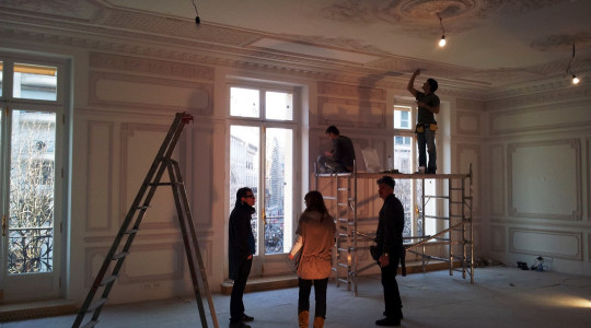 Installation of rich stucco decoration in an apartment with historical roots installation of stucco decoration in the apartment