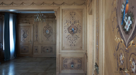 Мужской кабинет декорирован в классическом стиле. Панели буазери с росписью и анималистическим рисунком сделали его изысканно неповторимым Интерьер мужского кабинета с панелями буазери