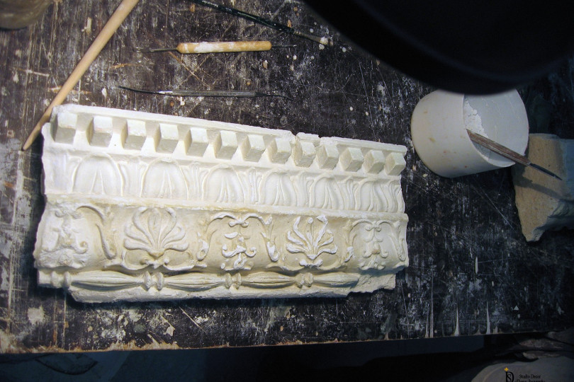 Fragment of the destroyed molding cornice before restoration molding cornice before restoration