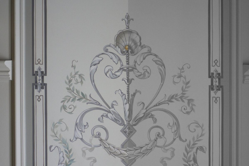 Роспись стены в спальне с абстрактным рисунком Роспись стен в спальне