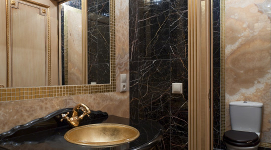Ванная комната декорированная мрамором