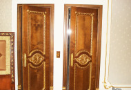 Дверь с позолоченным декором Золочение дверей — изысканный декор вне времени