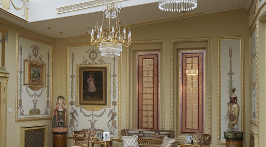 Комната для отдыха в классическом интерьере